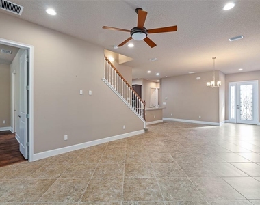 829 Pinewood Drive - Photo Thumbnail 10