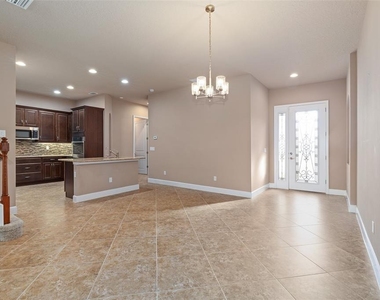829 Pinewood Drive - Photo Thumbnail 6