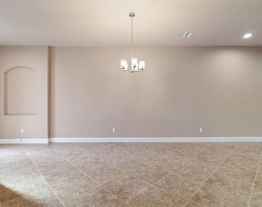 829 Pinewood Drive - Photo Thumbnail 7