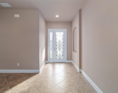 829 Pinewood Drive - Photo Thumbnail 3