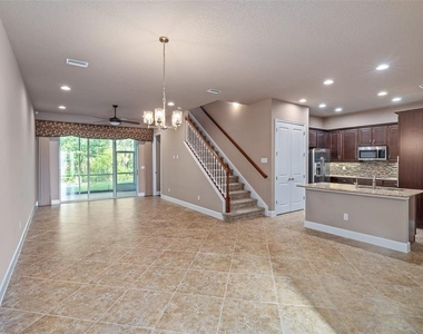 829 Pinewood Drive - Photo Thumbnail 4