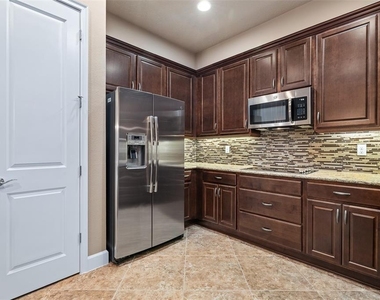 829 Pinewood Drive - Photo Thumbnail 15