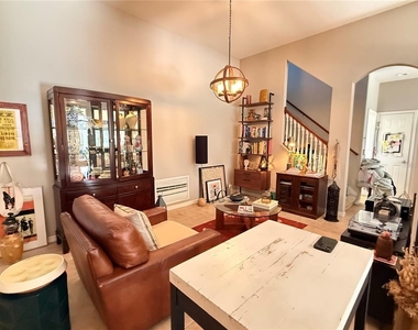 10703 Banfield Drive - Photo Thumbnail 5