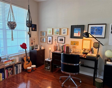10703 Banfield Drive - Photo Thumbnail 4