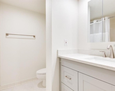 2615 Cove Cay Drive - Photo Thumbnail 10