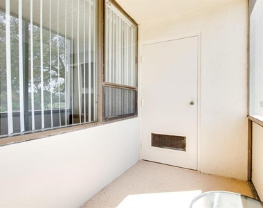 2615 Cove Cay Drive - Photo Thumbnail 14