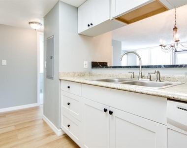 2615 Cove Cay Drive - Photo Thumbnail 2