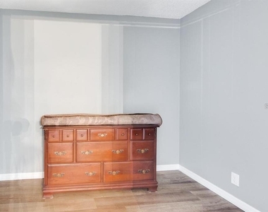 2615 Cove Cay Drive - Photo Thumbnail 8