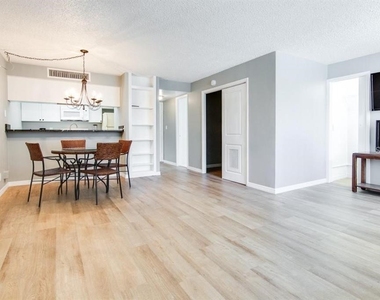 2615 Cove Cay Drive - Photo Thumbnail 6