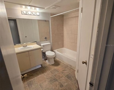 300 Lakepointe Drive - Photo Thumbnail 12