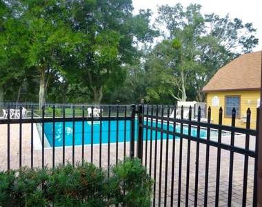300 Lakepointe Drive - Photo Thumbnail 13