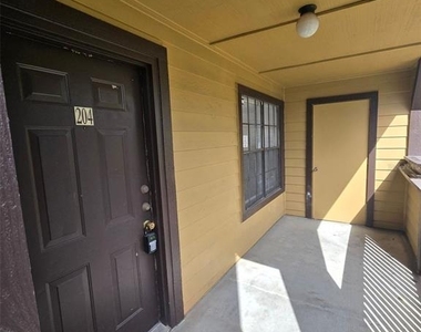 300 Lakepointe Drive - Photo Thumbnail 2
