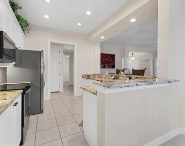 5425 46th Court W - Photo Thumbnail 9