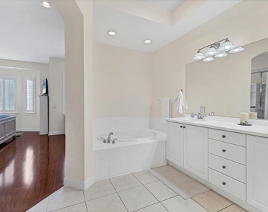 5425 46th Court W - Photo Thumbnail 14