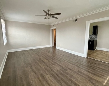 2123 Shady Ave - Photo Thumbnail 3