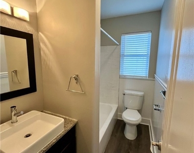 2123 Shady Ave - Photo Thumbnail 4