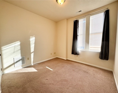 137 N Main St - Photo Thumbnail 4