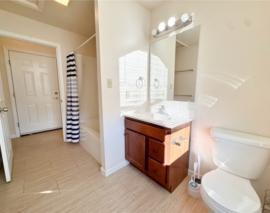 137 N Main St - Photo Thumbnail 9