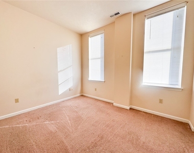137 N Main St - Photo Thumbnail 8