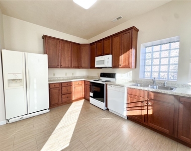 137 N Main St - Photo Thumbnail 2