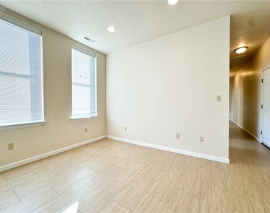 137 N Main St - Photo Thumbnail 3