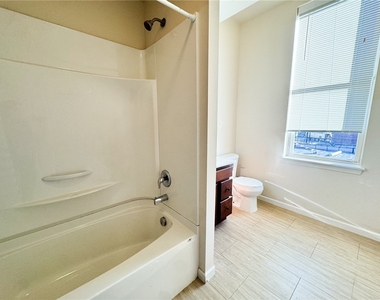 137 N Main St - Photo Thumbnail 10