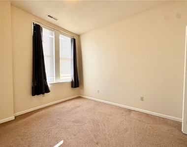 137 N Main St - Photo Thumbnail 5