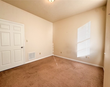 137 N Main St - Photo Thumbnail 6