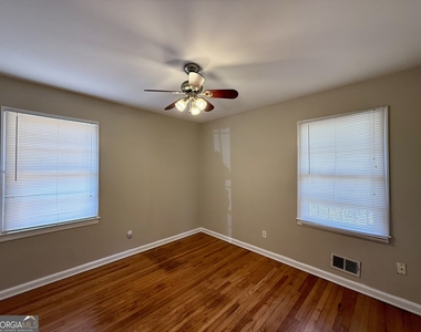 2913 Horse Shoe Drive - Photo Thumbnail 10