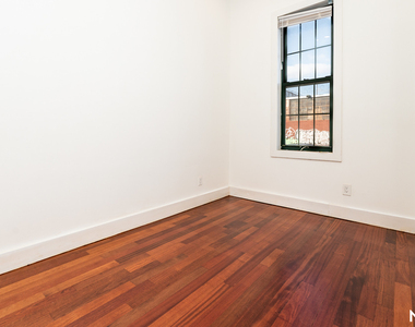 276 Boerum Street - Photo Thumbnail 14
