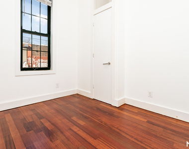 276 Boerum Street - Photo Thumbnail 16