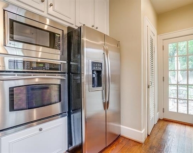 2606 Cockrell Avenue - Photo Thumbnail 10