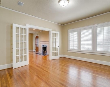 2606 Cockrell Avenue - Photo Thumbnail 5