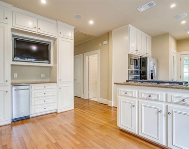 2606 Cockrell Avenue - Photo Thumbnail 8
