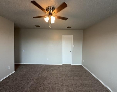 3952 Golden Horn Lane - Photo Thumbnail 9