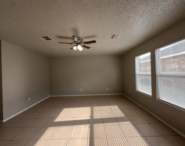 3952 Golden Horn Lane - Photo Thumbnail 7