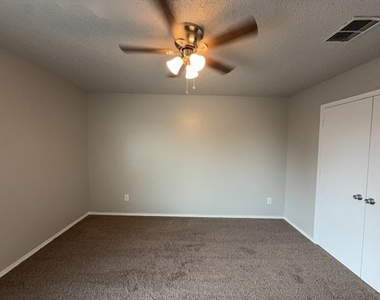 3952 Golden Horn Lane - Photo Thumbnail 13