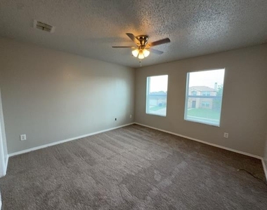3952 Golden Horn Lane - Photo Thumbnail 8