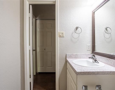 400 E Pearl - Photo Thumbnail 18