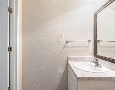 400 E Pearl - Photo Thumbnail 22