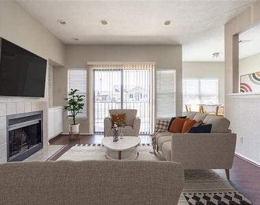 400 E Pearl - Photo Thumbnail 7