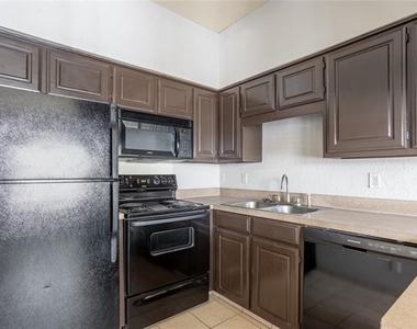 400 E Pearl - Photo Thumbnail 6