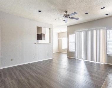 400 E Pearl - Photo Thumbnail 13
