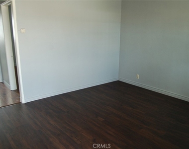 422 W Palm Street - Photo Thumbnail 3