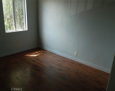 422 W Palm Street - Photo Thumbnail 6