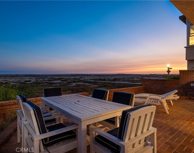 1303 E Balboa Boulevard - Photo Thumbnail 4
