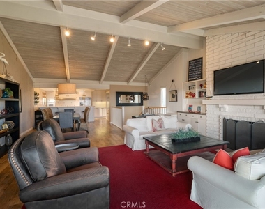 1303 E Balboa Boulevard - Photo Thumbnail 19