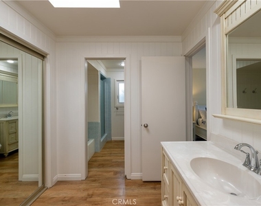 1303 E Balboa Boulevard - Photo Thumbnail 15