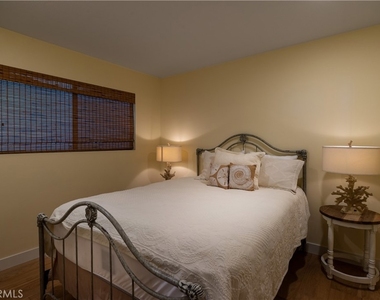 1303 E Balboa Boulevard - Photo Thumbnail 21