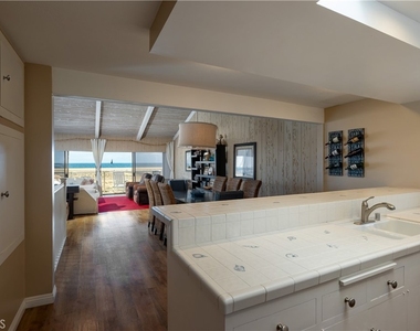 1303 E Balboa Boulevard - Photo Thumbnail 8